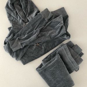 H&M — Velvet Jogger Set